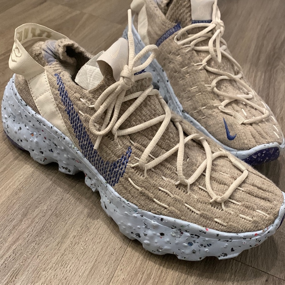 Nike Space Hippie size 6 in Womens